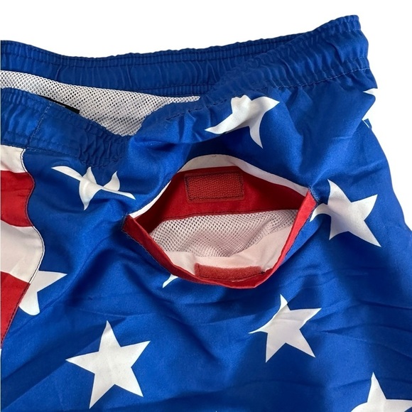 Walnut & 39th Men's Bioworld Elastic Waist American Flag Swim Shorts Size L NWT - Picture 16 of 16